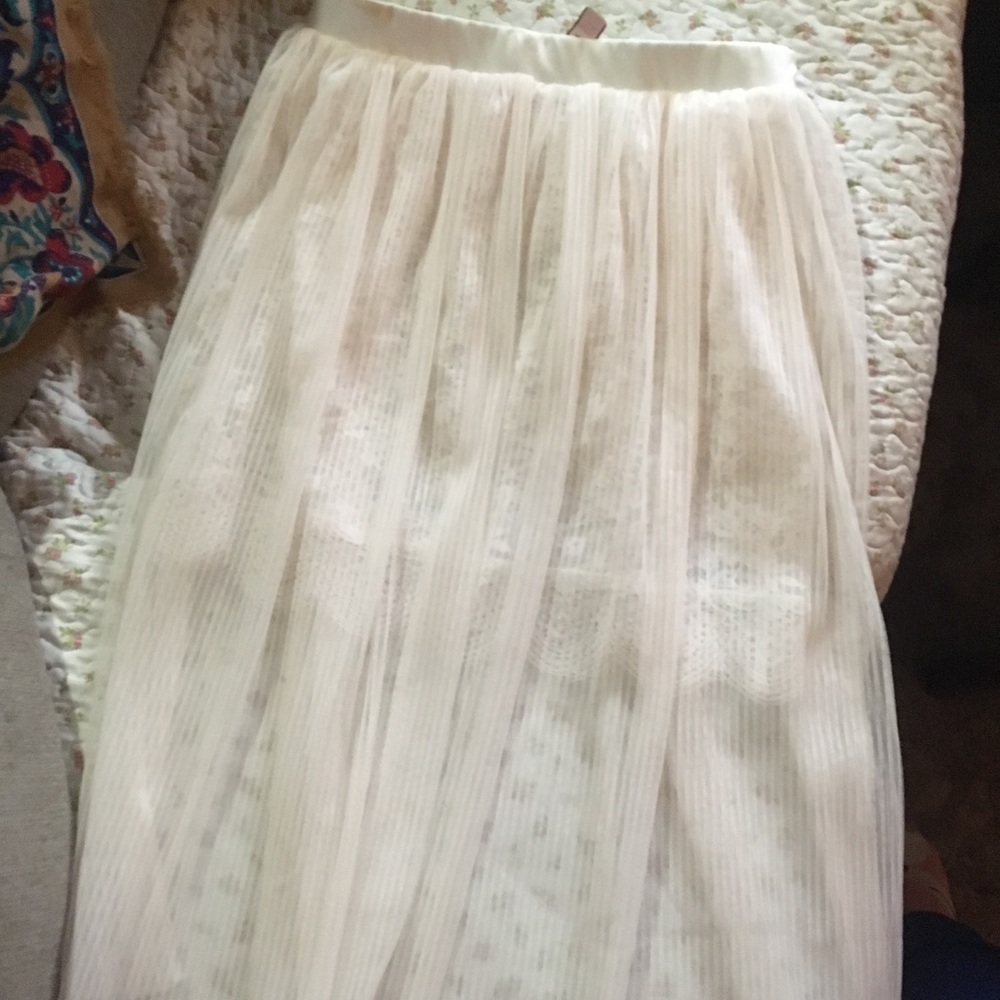 Victoria Secret sheer layered skirt. - Picture 2 of 6